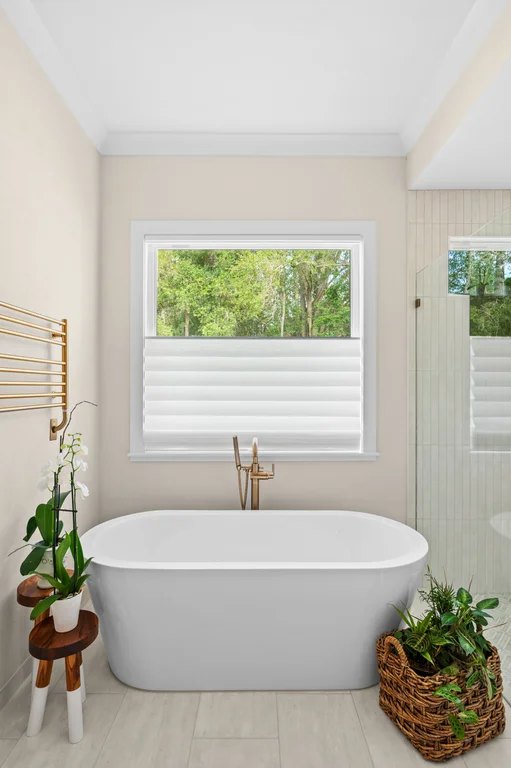 Oakmont — Hunter Douglas Vignette Roman shades in a spa bath